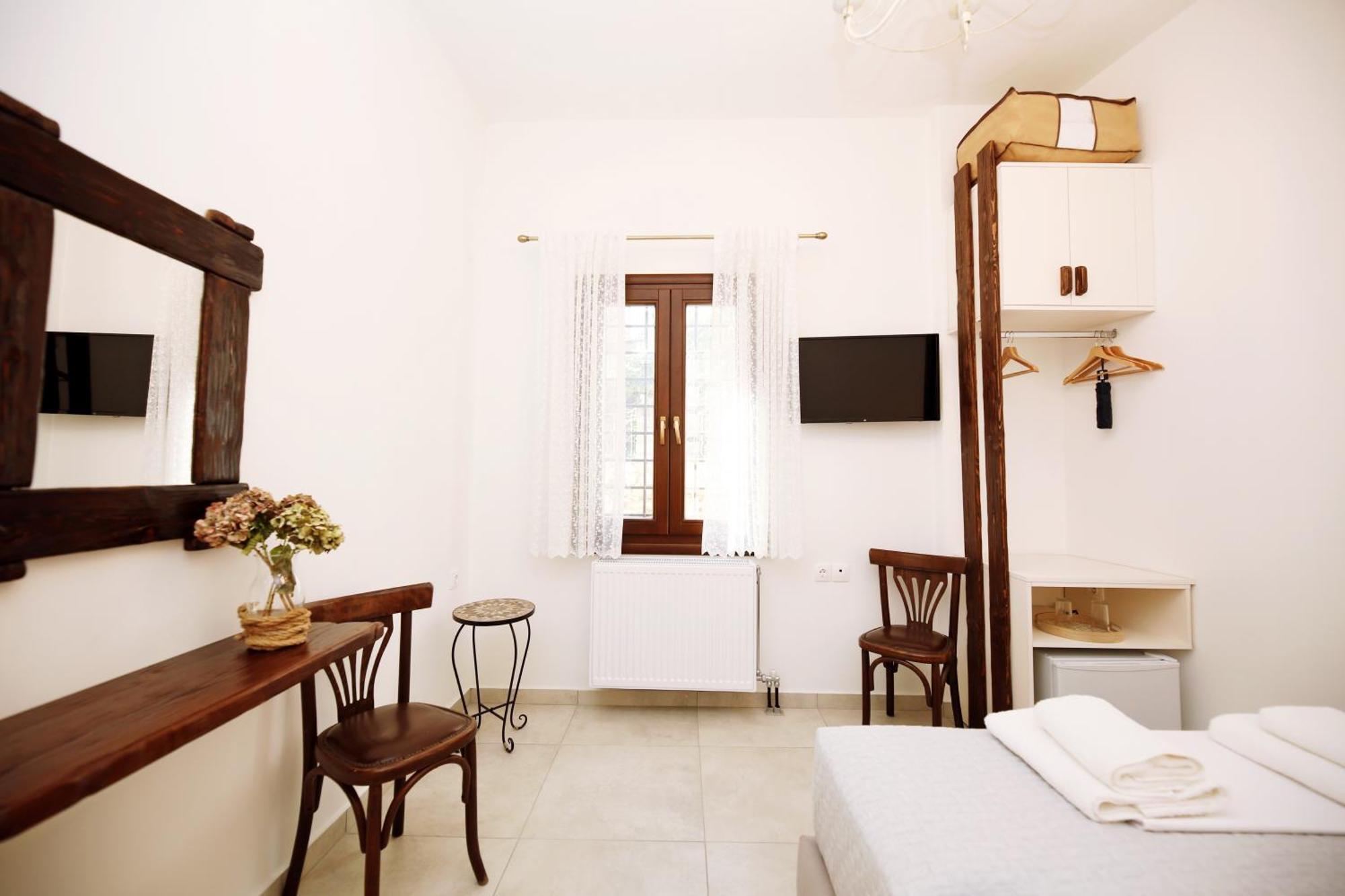 Marousos Central Guesthouse 波尔塔里亚 外观 照片